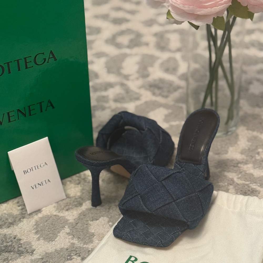 NEW *SOLD OUT* Bottega Veneta Lido mule blue denim indigo sandals